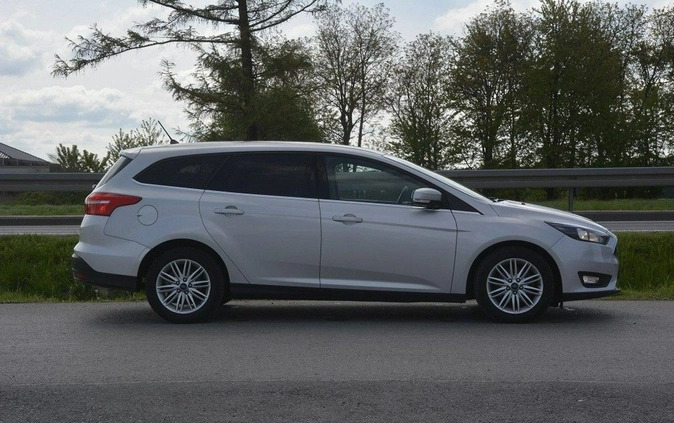 Ford Focus cena 44403 przebieg: 105617, rok produkcji 2018 z Zawiercie małe 497